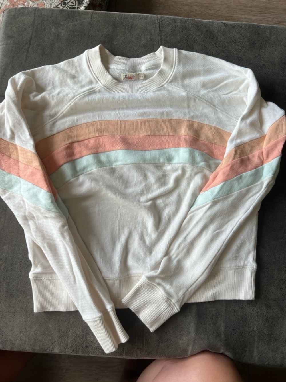 NWOT/ WMNS- Faherty Cream Sweatshirt. Size XS.